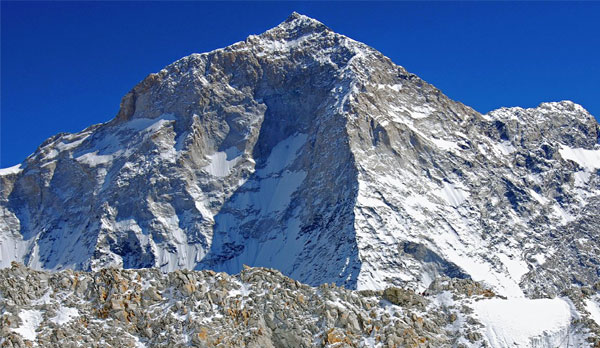 Makalu Base Camp Trek – 20 Days